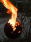 Preview: Edelrost Feuerkugel Risse auf Podest
