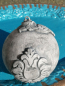 Preview: Shabby Dekokugel mit breitem Ornament, grau