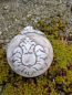 Preview: Shabby Dekokugel mit breitem Ornament, nougat-braun