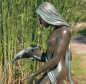 Preview: Bronzeskulptur Noèlle klein, wasserspeiend