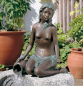 Preview: Bronzeskulptur Jasmin, knieend, wasserspeiend