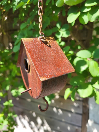 Preview: Deko-Vogelhaus zum Hängen, halbrund, Rostoptik, klein Preview: Deko-Vogelhaus zum Hängen, halbrund, Rostoptik, klein