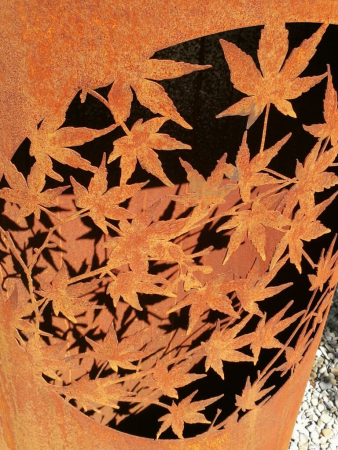 Edelrost Dekosäule japanischer Ahorn, mandelförmig
