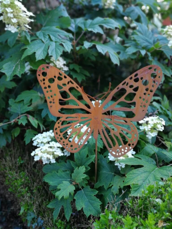 Edelrost Gartenstecker Schmetterling Maniola