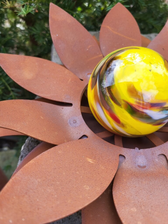 Edelrost Glasblume Sonnenblüte auf Platte, gelb