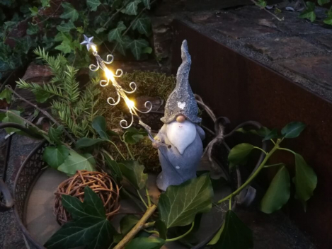 LED Nikolaus mit Baum, grau