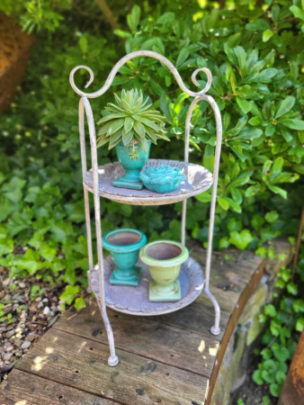 Shabby Chic Etagere Art Ferro