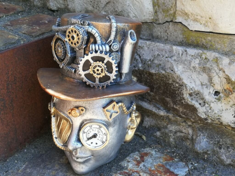 Steampunkerin aus Polyresin