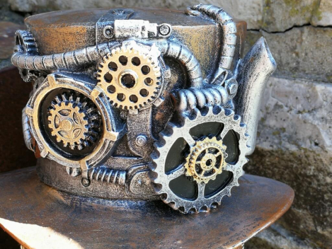 Steampunkerin aus Polyresin