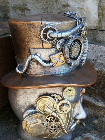 Steampunkerin aus Polyresin