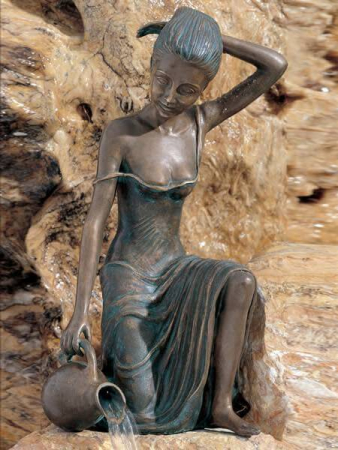 Bronzeskulptur Letizia klein, wasserspeiend