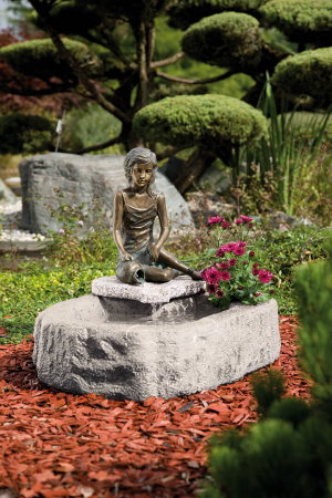 Bronzeskulptur Malin, wasserspeiend