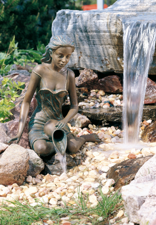 Bronzeskulptur Elonie mittelgroß, wasserspeiend