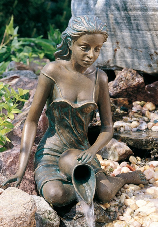 Bronzeskulptur Elonie mittelgroß, wasserspeiend