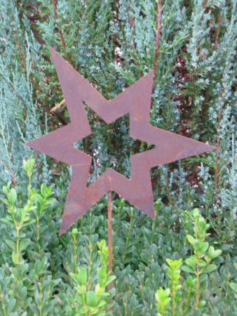 Gartenstecker Stern asymmetrisch offen aus Edelrost, groß