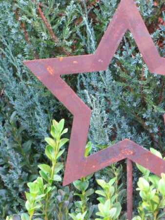 Gartenstecker Stern offen groß aus Edelrost, schmale Ausführung