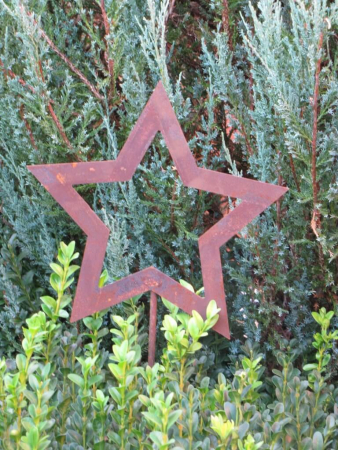 Gartenstecker Stern offen groß aus Edelrost, schmale Ausführung