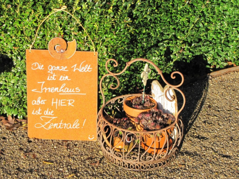 Edelrost Schild mit Schnecke Irrenhaus