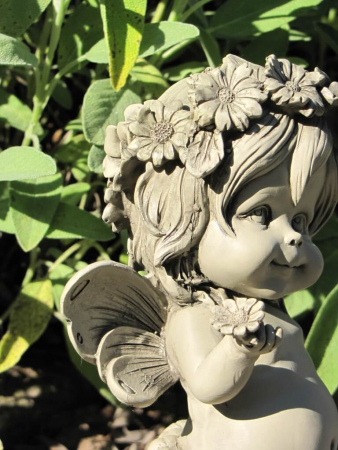 Elfe Lalula mit Blüte aus Resin