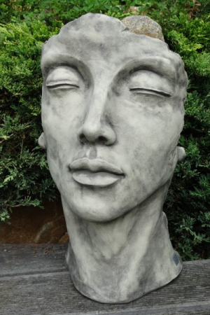 Skulptur Gesicht Frau aus Steinguss, 50 cm
