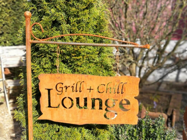 Edelrost Spruchschild Grill+Chill Lounge, inkl. Ampelhalter