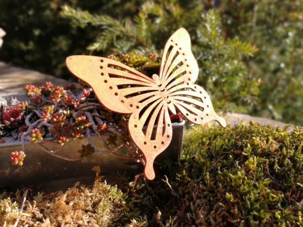 Edelrost Schmetterling zum Schrauben, gepunktete Flügel
