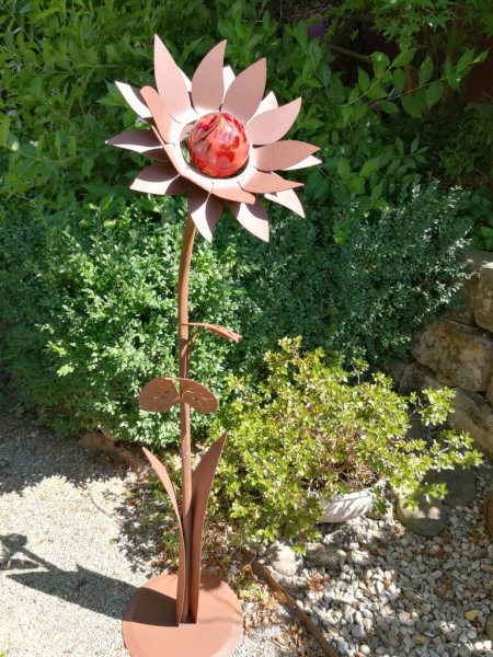 Edelrost Glasblume Sonnenblume, rote Kugeln