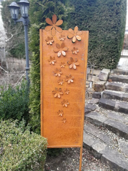 Edelrost Gartenstele Blütenmuster