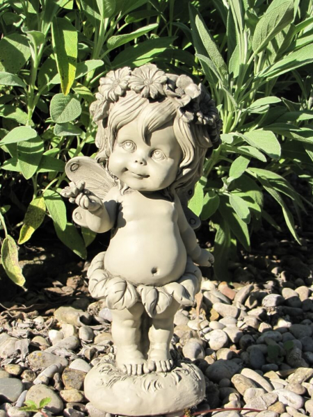 Elfe Lalula mit Blüte aus Resin