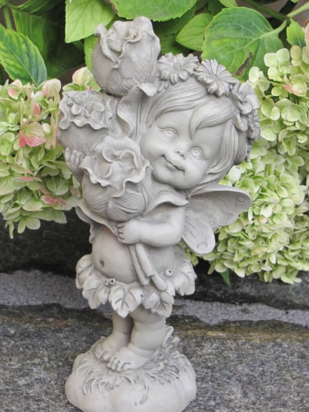 Elfe Lalula mit Blumen aus Resin