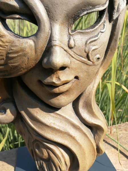 Venezianische Maske Follia aus Steinguss